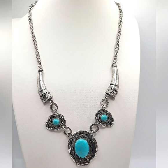 Southwestern Style faux turquoise silvertone necklace - Picture 1 of 7
